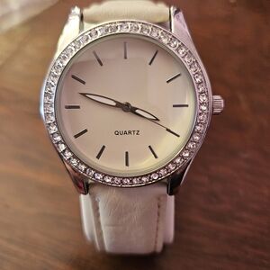 Elegant Silver and White Women's Quartz Watch